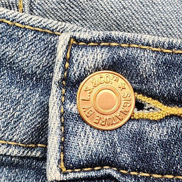 Signature Levi Strauss Jeans Womens 18 Blue Mid Rise Straight Leg Stretch Denim - Picture 2 of 14